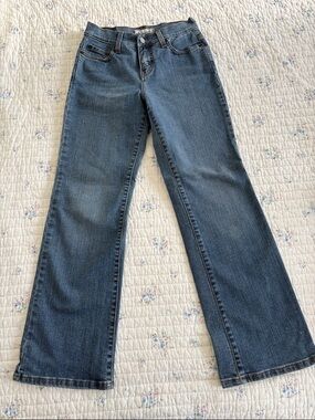 Levi’s Women's Perfectly Slimming 512 BootcutJeans - size 4 Petite Medium